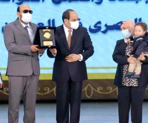 محمود قنيبر بطل حارب كورونا.. قصة طبيب كرمه الرئيس السيسي: فقد بصره خلال صراعه مع الفيروس اللعين