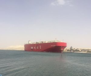 عبور أول سفينة قناة السويس عقب عودة الملاحة