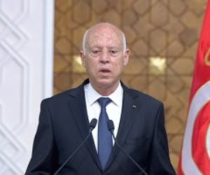 "تصنعون تاريخا جديدا لتونس.. الرئيس التونسي يوجه الشكر للقوات المسلحة لوقوفها بجانب الشعب