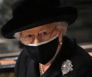 وسائل إعلام بريطانية : أزياء وقبعات وجواهر الملكة إليزابيث ستكون قطعًا أثرية
