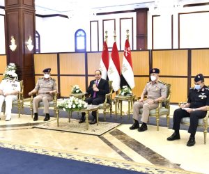 السيسي يناقش مع قادة القوات المسلحة موضوعات الأمن القومى المصري (صور)
