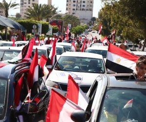 مسيرة حاشدة بأعلام مصر وصور الرئيس السيسي فى غزة