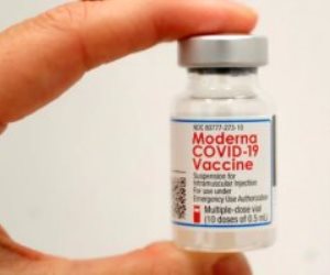 دراسة تحسم الجدل.. أمهات نقلن أجسام مضادة إلى أطفالهن بعد تلقي اللقاح