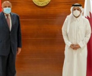سامح شكري يلتقى نائب رئيس مجلس وزراء قطر خلال زيارته إلى الدوحة