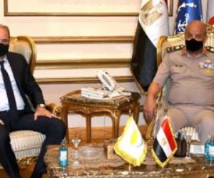 وزير الدفاع يلتقى نظيره القبرصي خلال زيارته الرسمية لمصر.. فيديو
