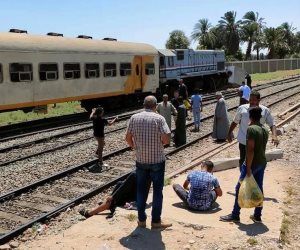 تصادم قطار ركاب في الصدادات الخرسانية بمحطة نجع حمادي ووقوع إصابات