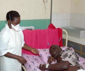 أول وفاة بالفيروس الفتاك.. مخاوف عالمية من فشل تحجيمه في غرب إفريقيا 