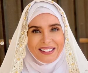 دينا فى صور جديدة بالحجاب وعباية بيضاء على إنستجرام