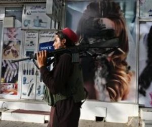تشويه صور النساء على واجهات المحلات بعد سيطرة «طالبان» (صور)