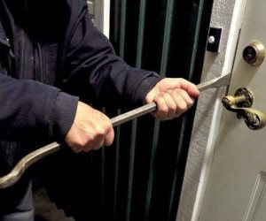 القبض على أدمن صفحة وراء نشر صور سيدتين والادعاء بتخدير الأهالي داخل منازلهم وسرقتهم