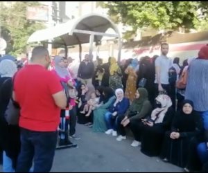 قرارات هامة لـ"التعليم " للحد من تكدس أولياء الأمور أمام المدارس ... تعرف عليها                                     