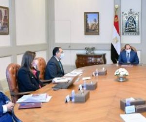 الرئيس السيسى يتابع مشروع تنمية الأسرة المصرية ويوجه بالتوسع فى القوافل الطبية