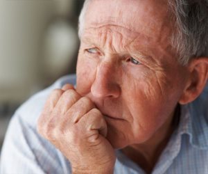 استهلاك القهوة وتخطي الوجبات.. 10 عادات تتسبب بالشيخوخة المبكرة للبشرة