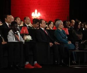 منتدى شباب العالم "رسالة للإنسانية".. أشهر ضحايا التنمر جلسوا بجوار الرئيس السيسي (صور)