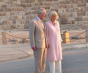 الأمير تشارلز وزوجته يزوران الأهرامات وأبو الهول (صور)