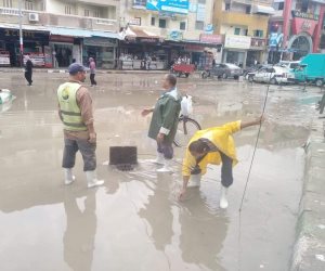 مجلس مدينة العريش يواصل رفع الطواريء.. وسحب مياه الأمطار وإعادة فتح الشوارع امام السيارات والمارة ( صور)