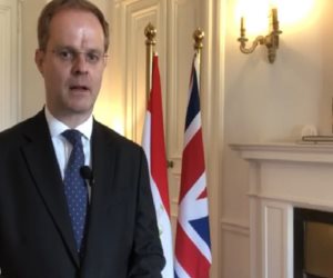 السفير البريطاني يشكر المصريين على الترحيب الحار بزيارة الأمير تشارلز