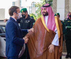 ولي العهد السعودي يستقبل الرئيس الفرنسي 