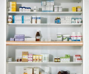 هيئة الدواء تحذر : ممنوع وضع وتخزين الأدوية فى "الحمام"