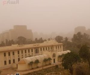 عاصفة ترابية تغطى سماء القاهرة الكبرى.. وانخفاض الرؤية 