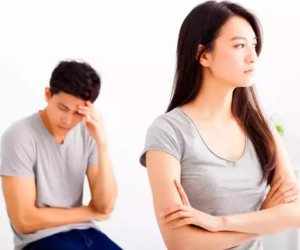 بدون غضب.. كيف تتعاملين مع إعجاب زوجك بسيدة أخرى؟