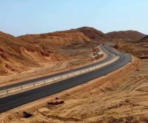 طريق (سفاجا - مرسى علم) الإقليمي الجديد.. معجزة في قلب الصحراء الشرقية