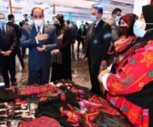 الرئيس السيسى يتفقد معرض أبناء سيناء ومتحف حياة كريمة بمنتدى شباب العالم (صور)