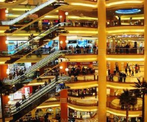  نصائح للوقاية من الإصابة بكورونا في المولات والتجمعات.. تعرف عليها 