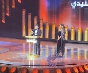 محمد هنيدى وكارمن بصيبص أفضل ممثل وممثلة بحفل توزيع جوائز JOY AWARDS