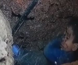  خلية الأزمة المغربية تسمح لوالد الطفل ريان برؤيته عبر الكاميرا من داخل البئر