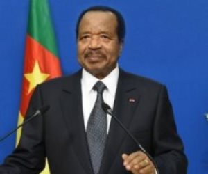 الرئيس الكاميرونى يطوف بسيارة مكشوفة فى ملعب مباراة مصر والسنغال