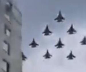 طائرات حربية روسية تحلق على ارتفاع منخفض داخل المجال الجوى الأوكرانى