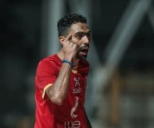 بعد نزوله بدقائق ... حسين الشحات يهدر الهدف الثانى للأهلى أمام مرمى بيراميدز.. فيديو