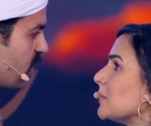 محمد فريد ومنة المصري يقدمان مشهد لمسرحية "الجرن" بآخر تصفيات المرحلة الثانية بـ"الدوم"