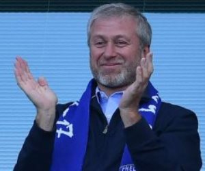 بسبب تداعيات الحرب الروسية الأوكرانية .. الاتحاد الأوروبى يضيف الملياردير الروسى مالك نادى تشيلسى لقائمة العقوبات