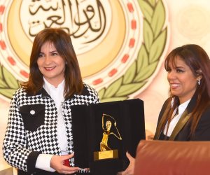 جامعة الدول العربية تمنح وزيرة الهجرة جائزة الشخصية المبدعة والأكثر إنسانية