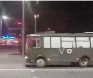«من Z إلى V».. استمرار لغط علامات الجيش الروسي على مدرعاته وحافلاته بأوكرانيا