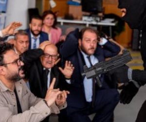مكتوب عليا الحلقة 3.. محمد ممدوح طبيب وأكرم حسنى يعانى من مرض خطير