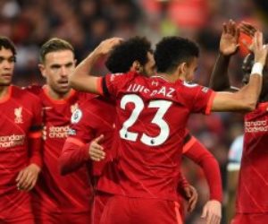 ليفربول يطارد السيتي.. من يفوز بلقب الدوري الإنجليزي؟