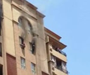 مشهد مرعب: لحظة سقوط ضحيتي عقار مدينة نصر أثناء محاولة الهرب من الحريق