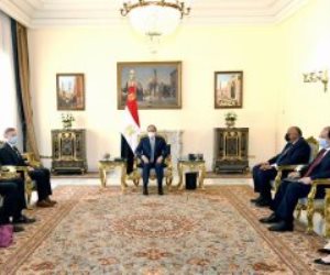 الرئيس يؤكد موقف مصر الثابت من الاتفاق القانوني الملزم لملء وتشغيل السد.. ووزير الموارد المائية يحذر من تغير إيراد نهر النيل للإجراءات الأحادية
