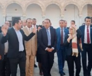 رئيسة وزراء تونس تصطحب نظيرها المصرى فى جولة مترجلين بأنحاء المناطق التاريخية
