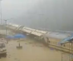 مصرع 12 وتهجير أكثر من 400 ألف شخص بسبب الفيضانات فى الهند.. فيديو