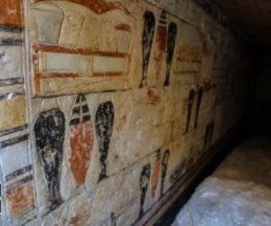 كشف أثري جديد في سقارة .. 150 تمثالا من البرونز  و250 تابوتا خشبيا ملونا