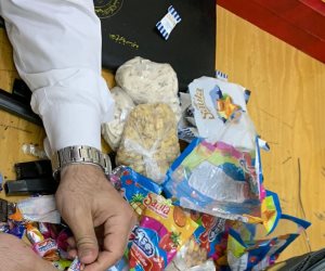 «بدل الطوفي» العثور على حشيش في أكياس حلويات بمطار القاهرة