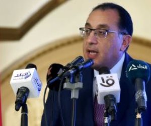 رئيس الوزراء من الجزائر: مصر حاربت الهدم ببناء مشروعات تنموية عملاقة