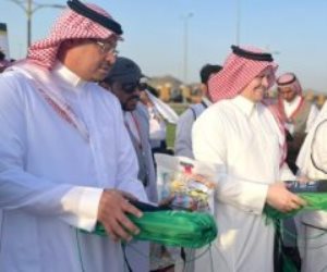 مبادرة لـ"الشئون الإسلامية بالسعودية" لتوزيع المظلات الشمسية والورود والمياه على ضيوف الرحمن