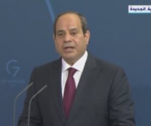 أعلام وهتافات وطنية.. المصريون فى ألمانيا يستقبلون الرئيس السيسى.. "فيديو"