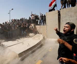 العراق: تجدد المظاهرات عند مداخل «المنطقة الخضراء» وتسجيل عدد من الإصابات 