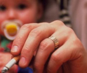 7 مخاطر للتدخين السلبي على الأطفال